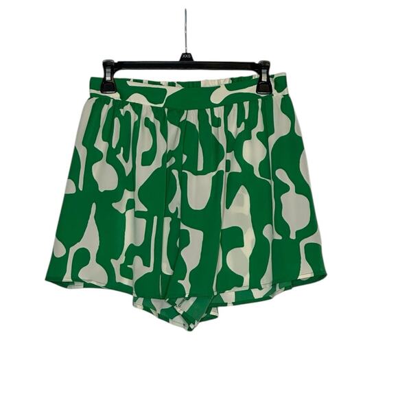 Fashion Nova green white print shorts size Medium - Picture 1 of 9